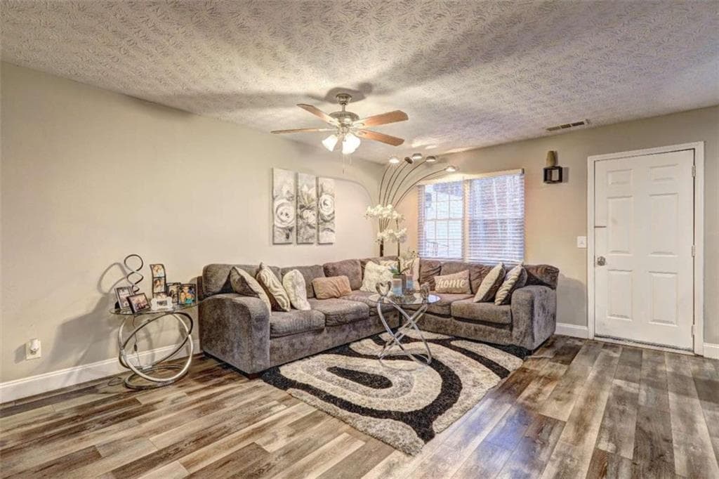 3 bedroom, 3 bathroom, 1,112 sq ft townhouse for sale at 7706 Bernardo Drive, Riverdale, GA 30296 — photo 2