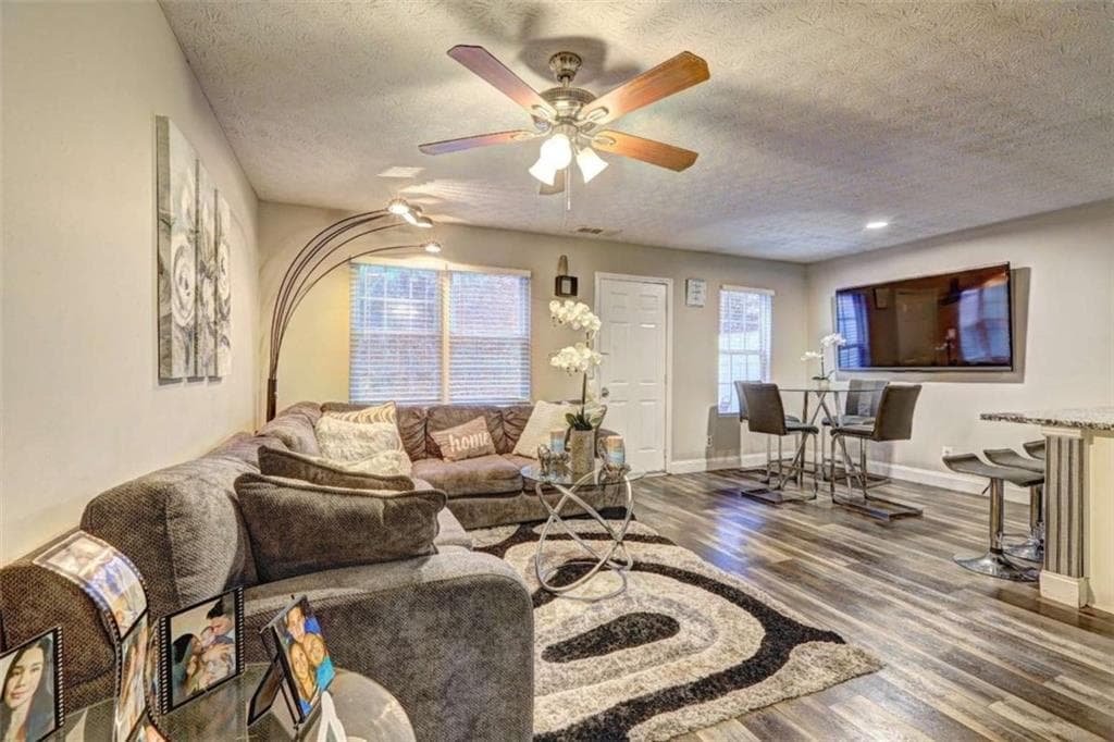 3 bedroom, 3 bathroom, 1,112 sq ft townhouse for sale at 7706 Bernardo Drive, Riverdale, GA 30296 — photo 3
