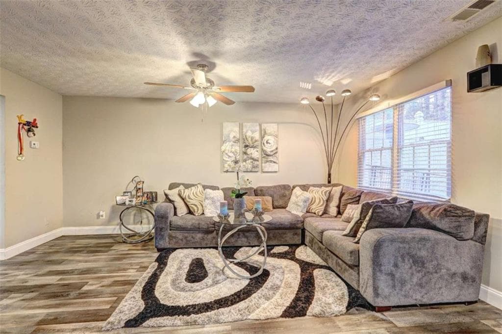3 bedroom, 3 bathroom, 1,112 sq ft townhouse for sale at 7706 Bernardo Drive, Riverdale, GA 30296 — photo 4
