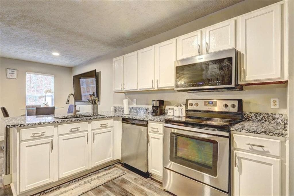 3 bedroom, 3 bathroom, 1,112 sq ft townhouse for sale at 7706 Bernardo Drive, Riverdale, GA 30296 — photo 8