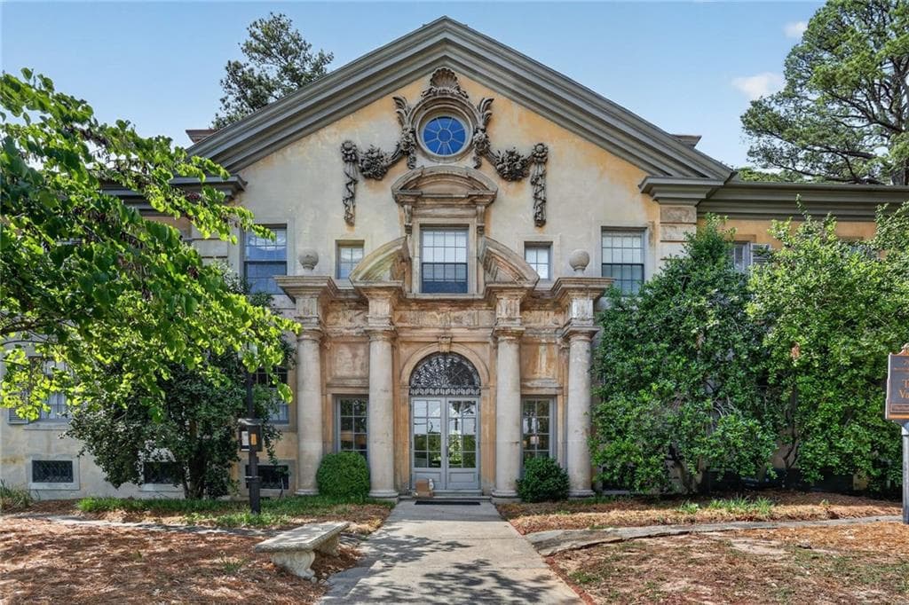 2 bedroom, 2 bathroom, 1,379 sq ft condominium under contract at 200 Montgomery Ferry Drive 19, Atlanta, GA 30309