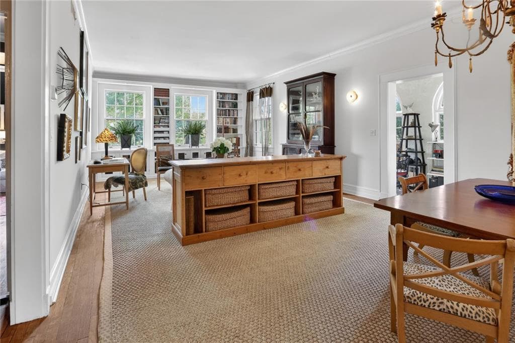 2 bedroom, 2 bathroom, 1,379 sq ft condominium under contract at 200 Montgomery Ferry Drive 19, Atlanta, GA 30309 — photo 3