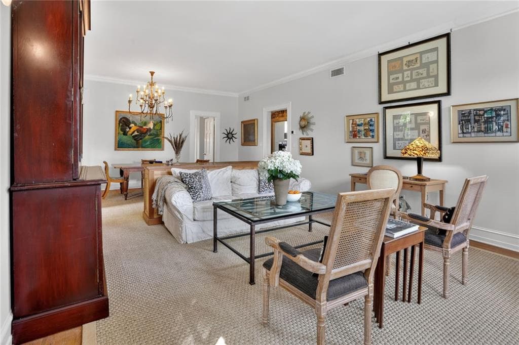 2 bedroom, 2 bathroom, 1,379 sq ft condominium under contract at 200 Montgomery Ferry Drive 19, Atlanta, GA 30309 — photo 5