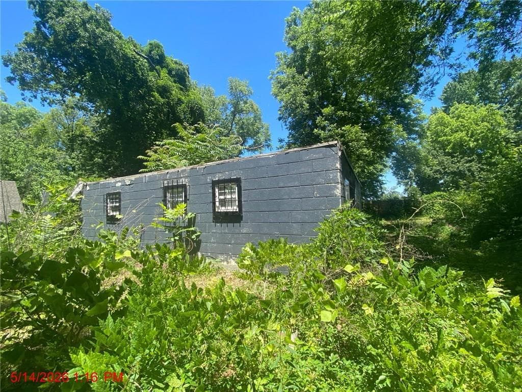 3 bedroom, 1 bathroom, 1,073 sq ft single family residence for sale at 2025 Moody Drive, Atlanta, GA 30315 — photo 2