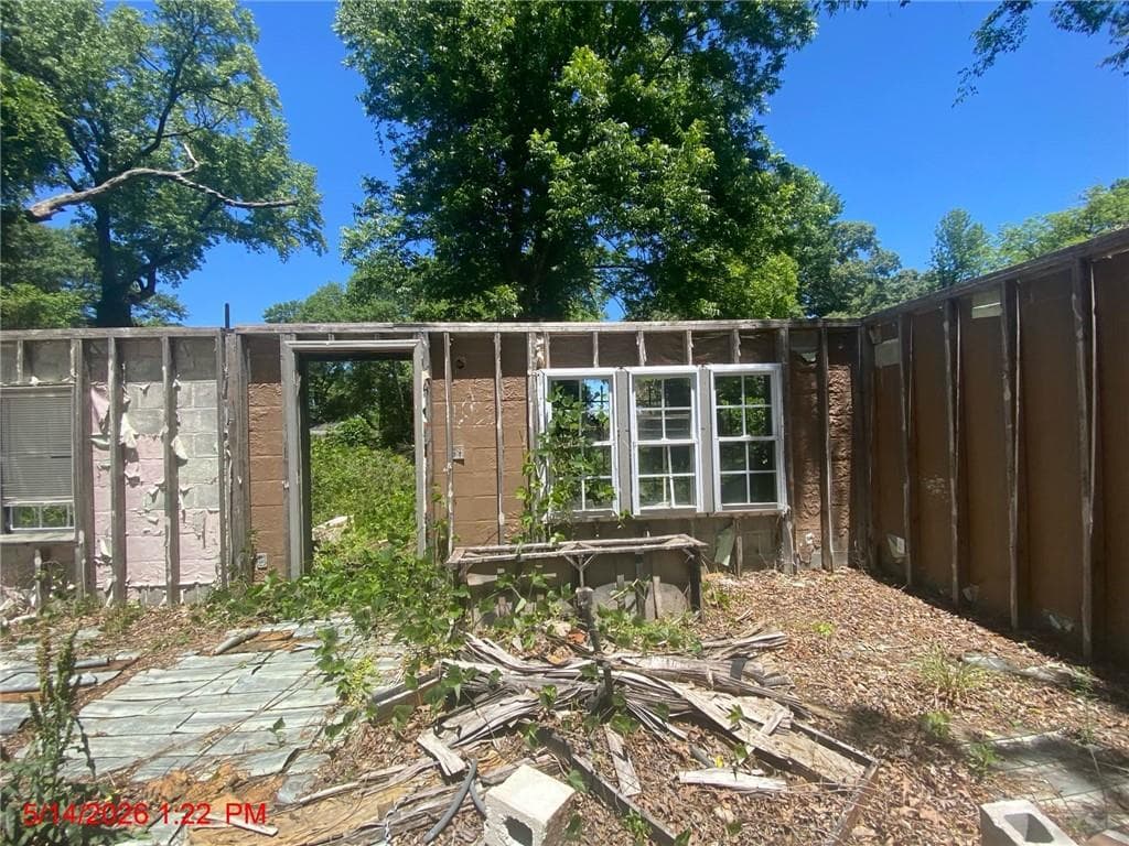 3 bedroom, 1 bathroom, 1,073 sq ft single family residence for sale at 2025 Moody Drive, Atlanta, GA 30315 — photo 4