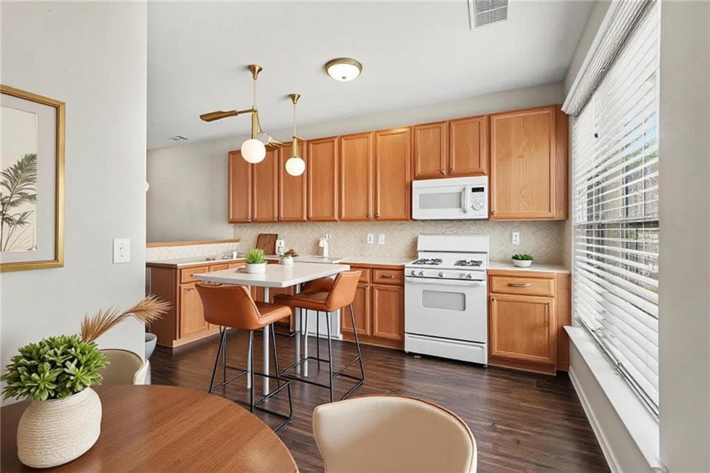 2 bedroom, 2 bathroom, 1,634 sq ft townhouse for sale at 3158 Mill Springs Circle, Buford, GA 30519 — photo 7