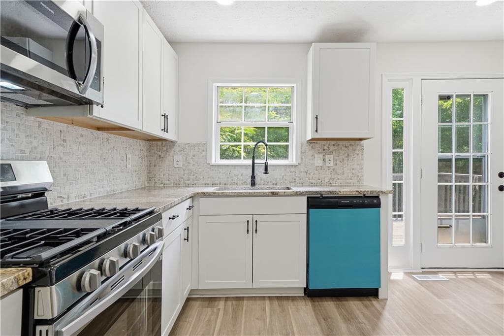 5 bedroom, 3 bathroom, 2,220 sq ft single family residence for sale at 483 Mephisto Circle, Lawrenceville, GA 30046 — photo 10
