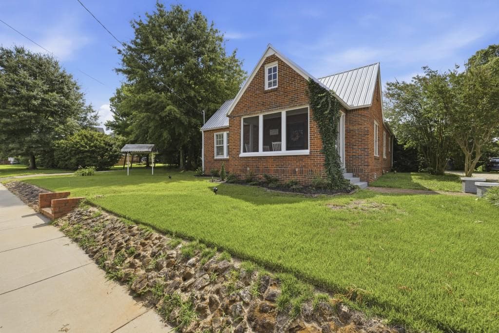 2 bedroom, 1 bathroom, 1,312 sq ft single family residence for sale at 274 S Cherokee Road, Social Circle, GA 30025 — photo 3