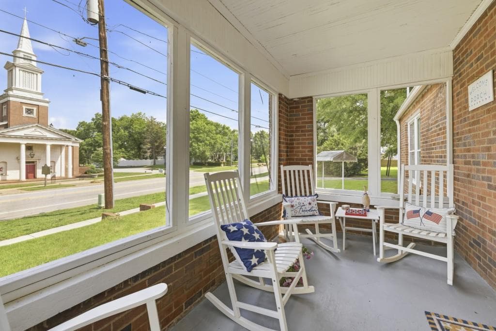 2 bedroom, 1 bathroom, 1,312 sq ft single family residence for sale at 274 S Cherokee Road, Social Circle, GA 30025 — photo 4