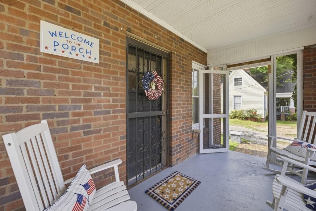 2 bedroom, 1 bathroom, 1,312 sq ft single family residence for sale at 274 S Cherokee Road, Social Circle, GA 30025 — photo 5