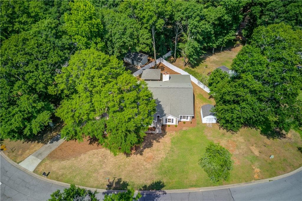 3 bedroom, 2 bathroom, 1,609 sq ft single family residence for sale at 222 Ryan Road, Winder, GA 30680 — photo 2