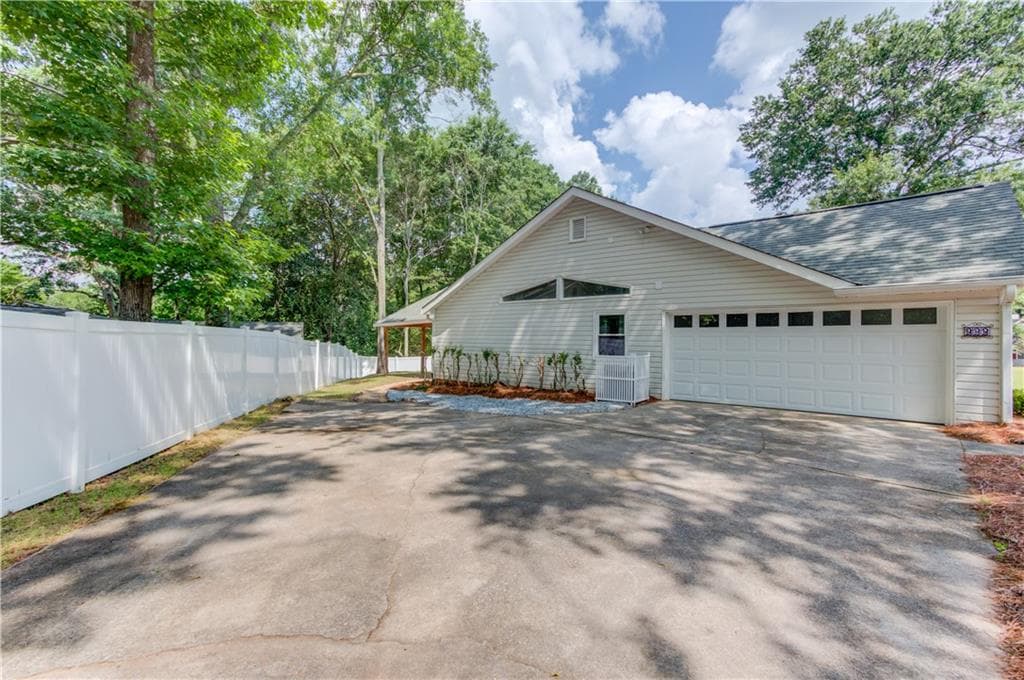 3 bedroom, 2 bathroom, 1,609 sq ft single family residence for sale at 222 Ryan Road, Winder, GA 30680 — photo 3