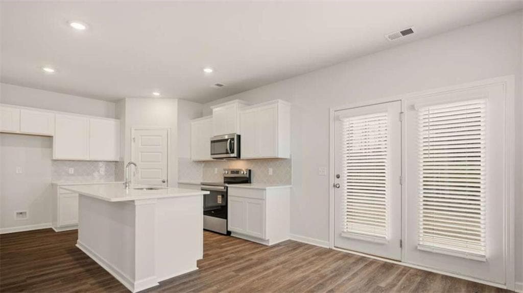4 bedroom, 3 bathroom, 2,167 sq ft single family residence for sale at 11994 Aukerman Way, Hampton, GA 30228 — photo 6