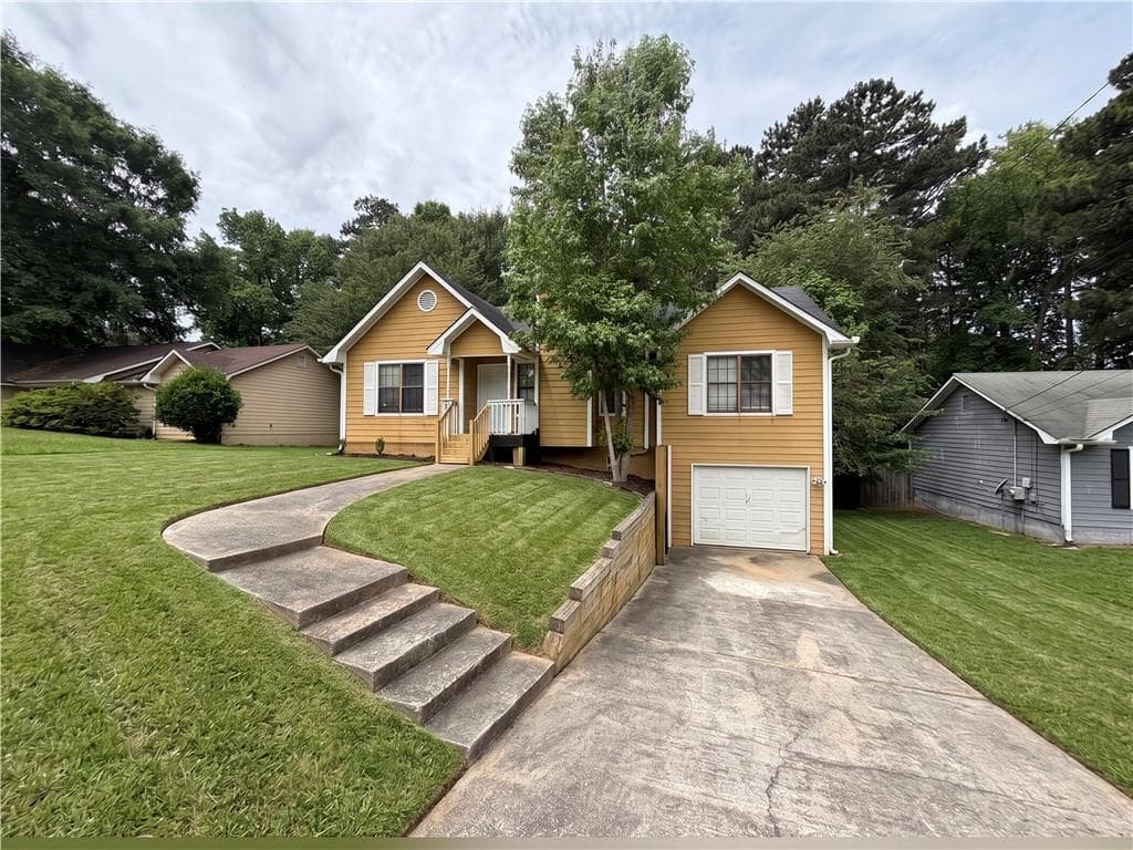 3 bedroom, 2 bathroom, 1,213 sq ft single family residence sold at 10433 Candlelight Road, Jonesboro, GA 30238