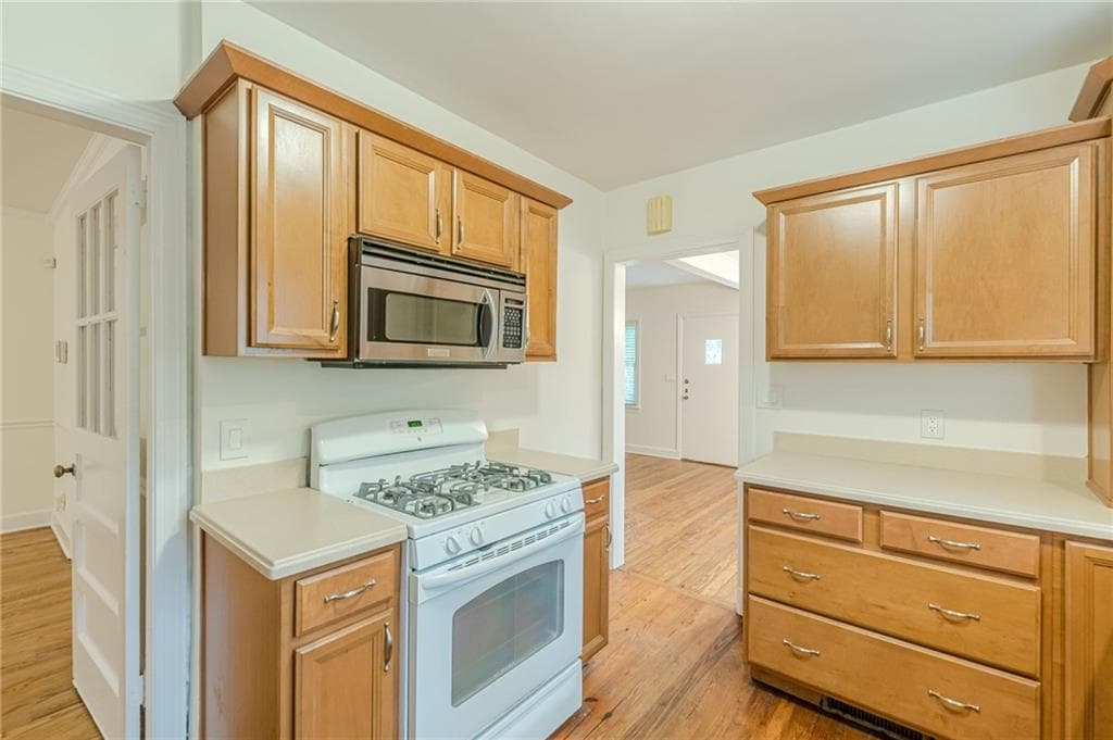 2 bedroom, 2 bathroom, 1,178 sq ft single family residence for sale at 3349 Old Jonesboro Road, Hapeville, GA 30354 — photo 10