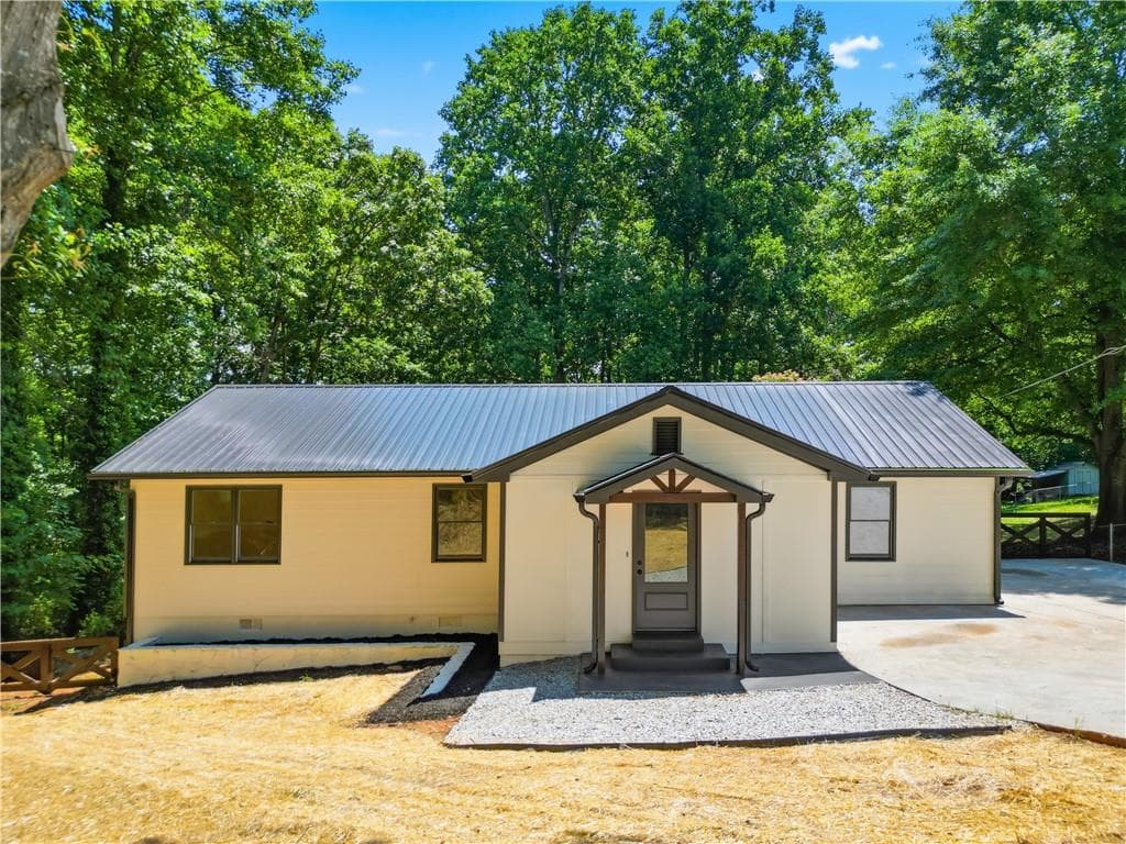 4 bedroom, 2 bathroom, 1,550 sq ft single family residence sold at 4713 Union Church Road, Flowery Branch, GA 30542