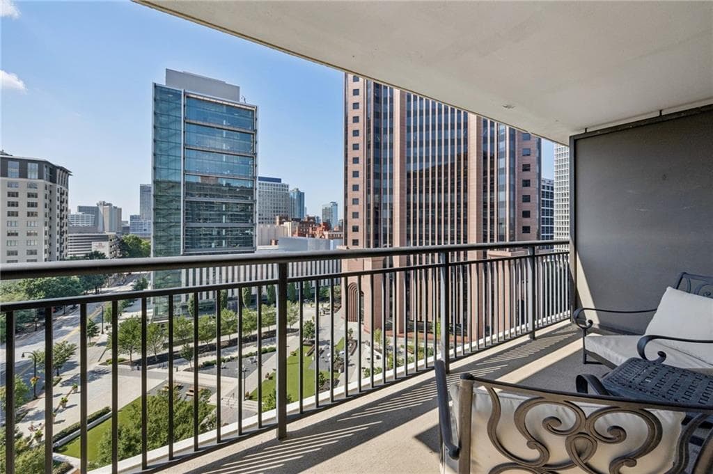 2 bedroom, 1 bathroom, 992 sq ft condominium for sale at 620 Peachtree Street 1106, Atlanta, GA 30308