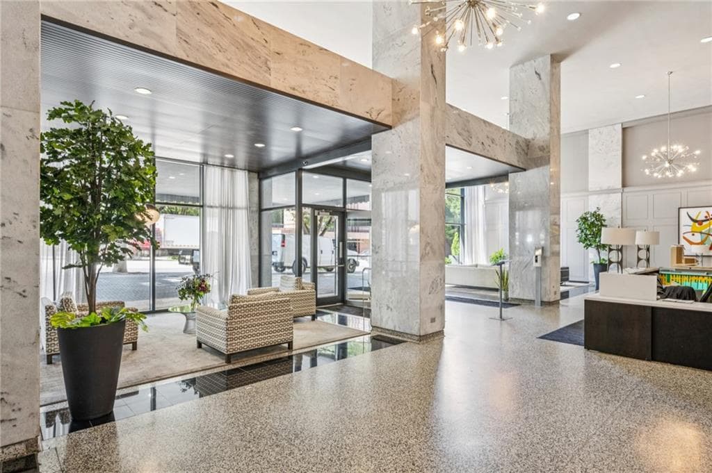 2 bedroom, 1 bathroom, 992 sq ft condominium for sale at 620 Peachtree Street 1106, Atlanta, GA 30308 — photo 4