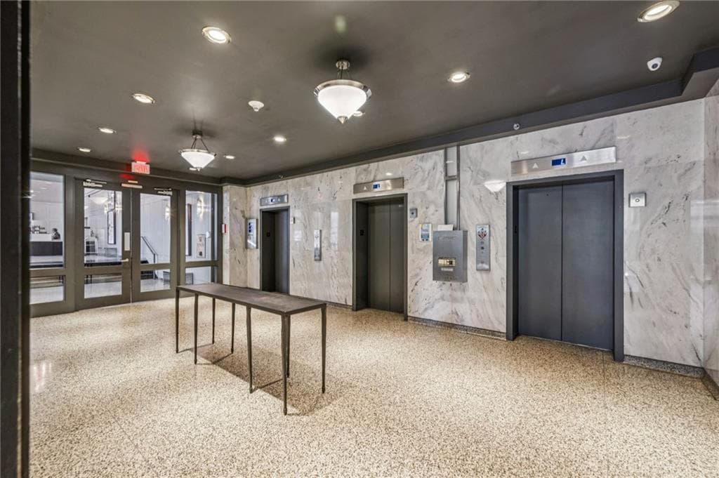 2 bedroom, 1 bathroom, 992 sq ft condominium for sale at 620 Peachtree Street 1106, Atlanta, GA 30308 — photo 5