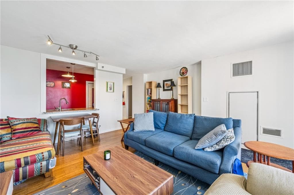 2 bedroom, 1 bathroom, 992 sq ft condominium for sale at 620 Peachtree Street 1106, Atlanta, GA 30308 — photo 7