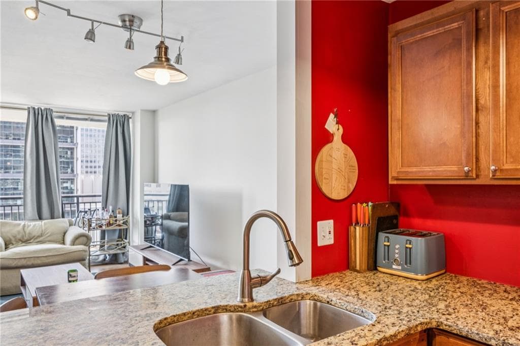 2 bedroom, 1 bathroom, 992 sq ft condominium for sale at 620 Peachtree Street 1106, Atlanta, GA 30308 — photo 10