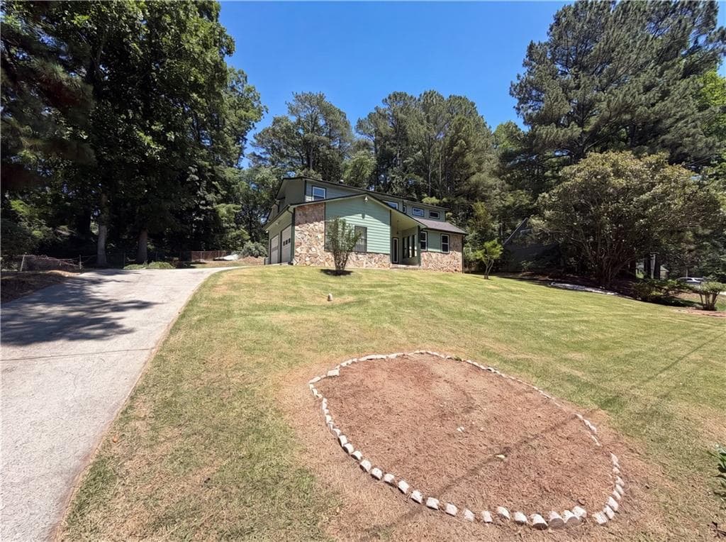 4 bedroom, 3 bathroom, 1,378 sq ft single family residence for sale at 6830 Earlhurst Road, Atlanta, GA 30349 — photo 4
