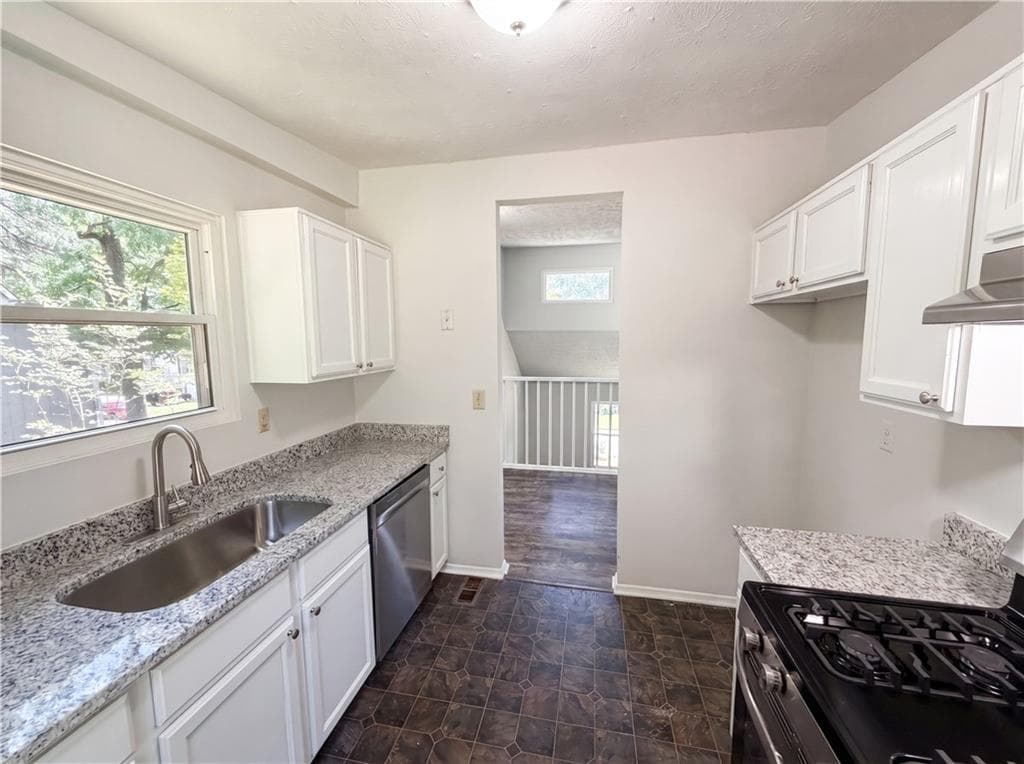 4 bedroom, 3 bathroom, 1,378 sq ft single family residence for sale at 6830 Earlhurst Road, Atlanta, GA 30349 — photo 9