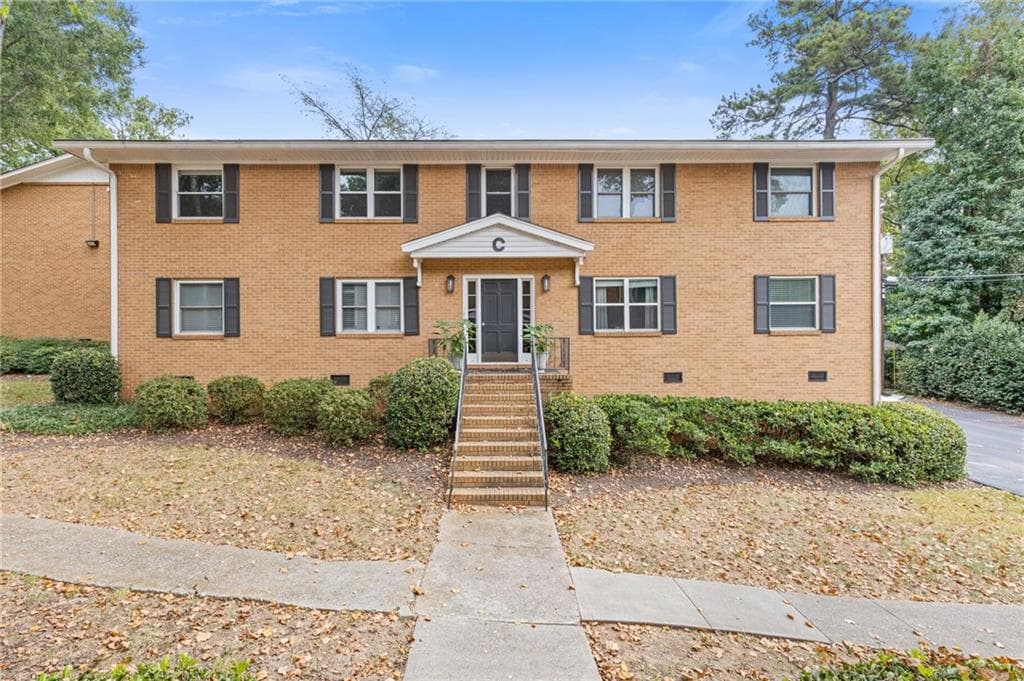 2 bedroom, 2 bathroom, 990 sq ft condominium under contract at 3510 Roswell Road APT C2, Atlanta, GA 30305