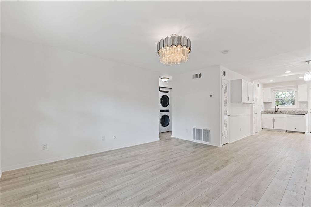 2 bedroom, 2 bathroom, 990 sq ft condominium under contract at 3510 Roswell Road APT C2, Atlanta, GA 30305 — photo 3