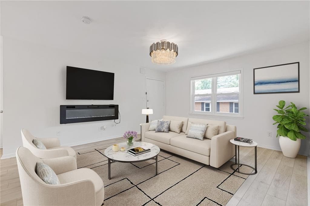 2 bedroom, 2 bathroom, 990 sq ft condominium under contract at 3510 Roswell Road APT C2, Atlanta, GA 30305 — photo 4