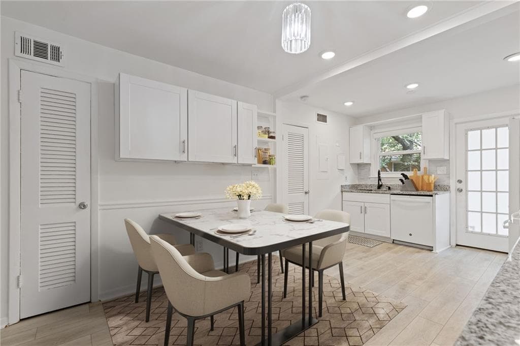 2 bedroom, 2 bathroom, 990 sq ft condominium under contract at 3510 Roswell Road APT C2, Atlanta, GA 30305 — photo 6