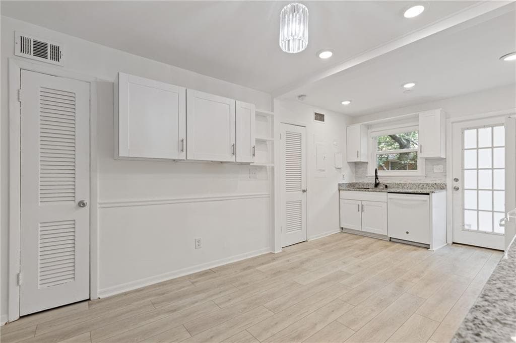 2 bedroom, 2 bathroom, 990 sq ft condominium under contract at 3510 Roswell Road APT C2, Atlanta, GA 30305 — photo 7