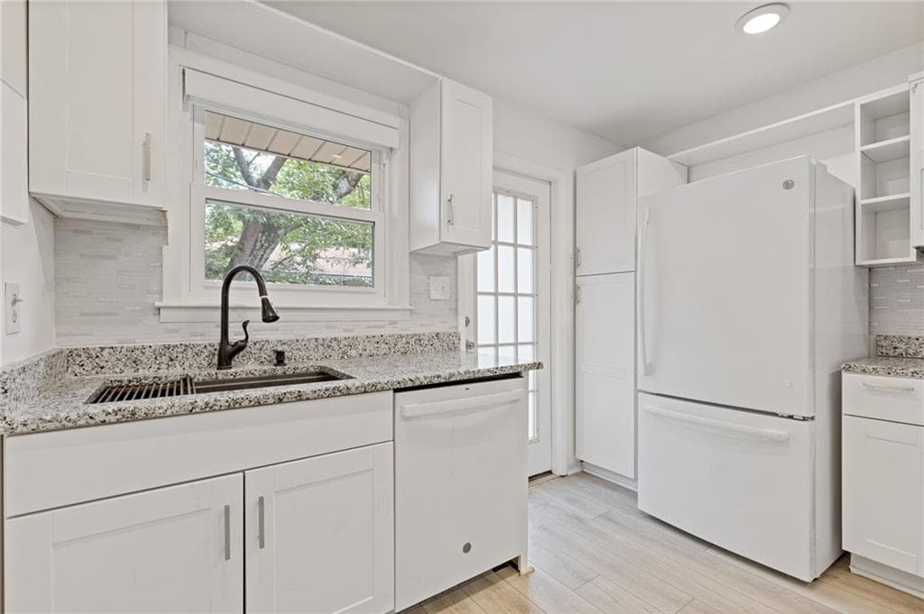 2 bedroom, 2 bathroom, 990 sq ft condominium under contract at 3510 Roswell Road APT C2, Atlanta, GA 30305 — photo 8