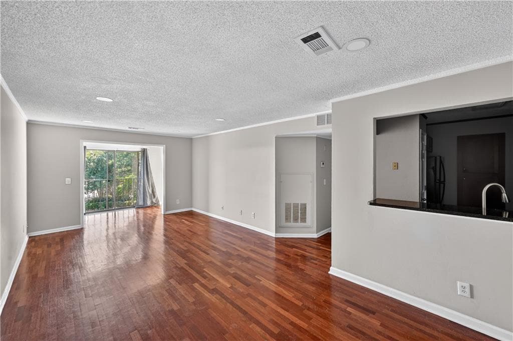 2 bedroom, 2 bathroom, 949 sq ft condominium for rent at 2657 Lenox Road H-110, Atlanta, GA 30324 for $1,650 a month — photo 3