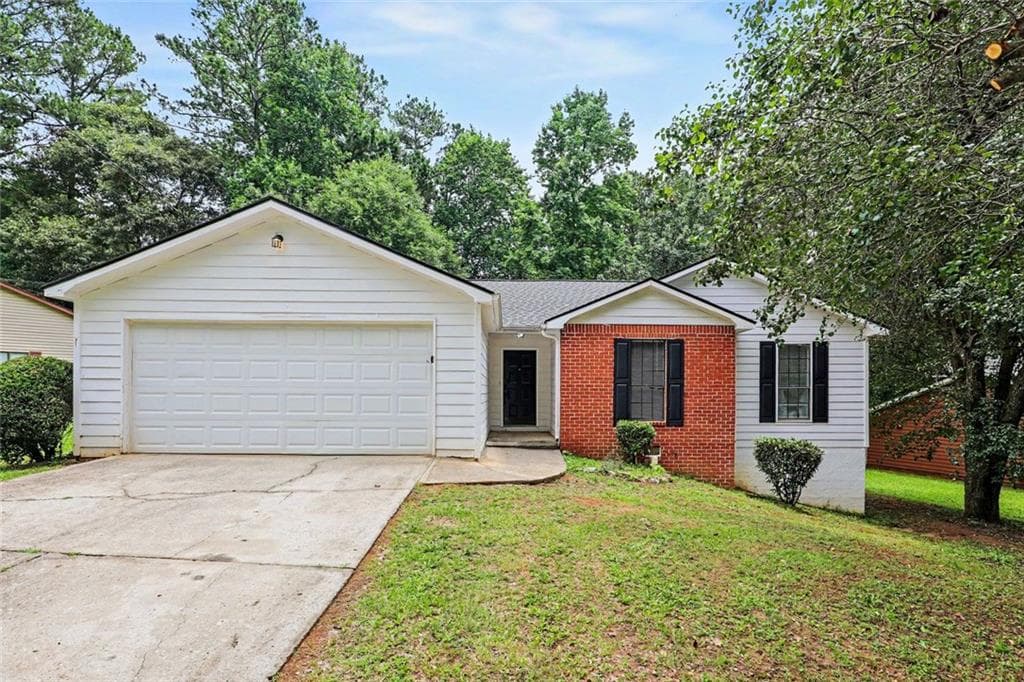 3 bedroom, 2 bathroom, 1,408 sq ft single family residence for sale at 9112 Raven Drive, Jonesboro, GA 30238 — photo 1 of 19