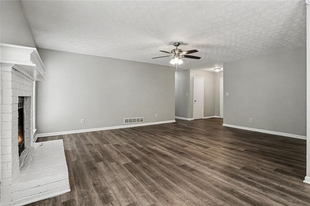 3 bedroom, 2 bathroom, 1,408 sq ft single family residence for sale at 9112 Raven Drive, Jonesboro, GA 30238 — photo 4