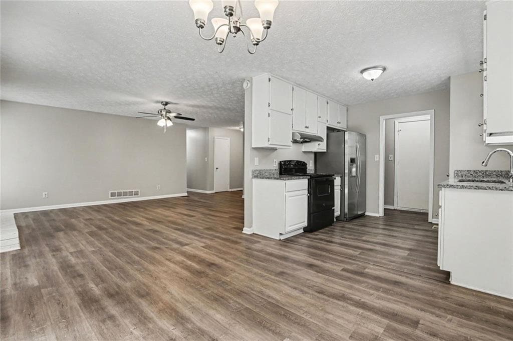 3 bedroom, 2 bathroom, 1,408 sq ft single family residence for sale at 9112 Raven Drive, Jonesboro, GA 30238 — photo 5