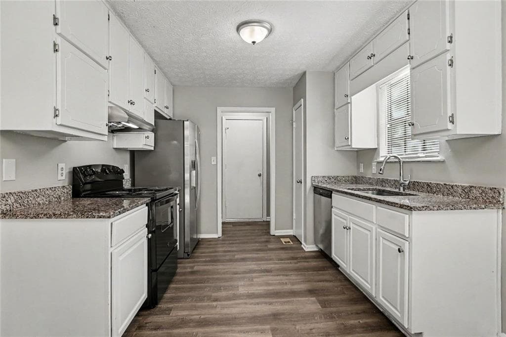 3 bedroom, 2 bathroom, 1,408 sq ft single family residence for sale at 9112 Raven Drive, Jonesboro, GA 30238 — photo 6
