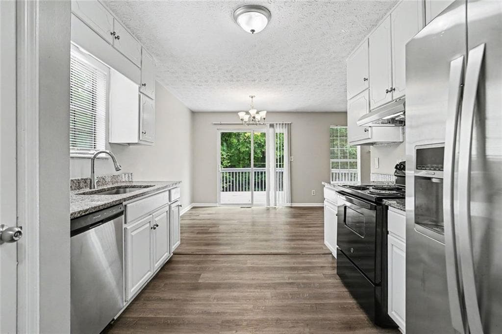 3 bedroom, 2 bathroom, 1,408 sq ft single family residence for sale at 9112 Raven Drive, Jonesboro, GA 30238 — photo 7