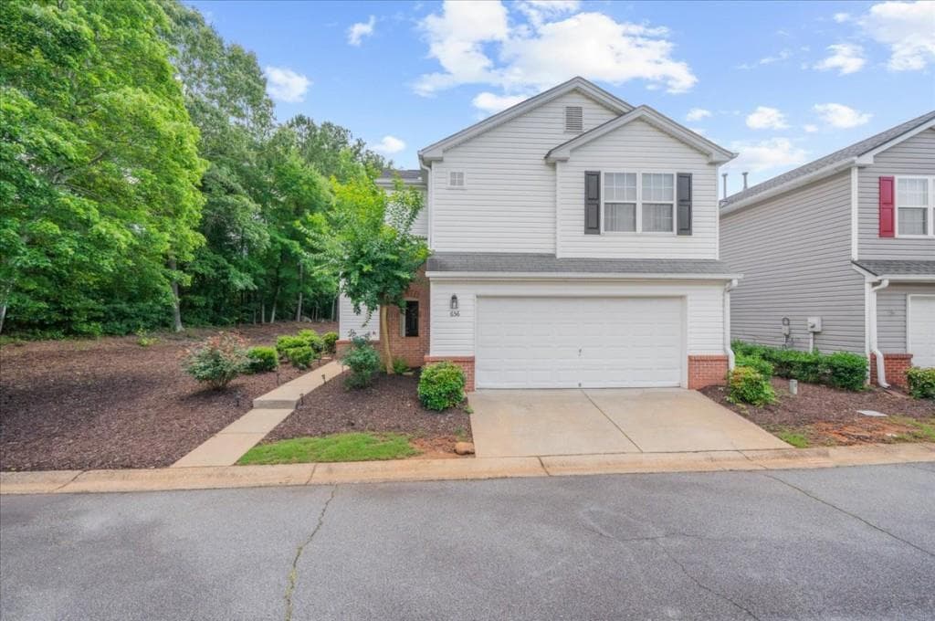 2 bedroom, 3 bathroom, 1,271 sq ft single family residence sold at 656 W Oaks Drive, Woodstock, GA 30188