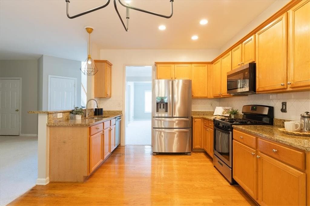 5 bedroom, 3 bathroom, 2,735 sq ft single family residence under contract at 1074 Frog Leap Trail, Kennesaw, GA 30152 — photo 4