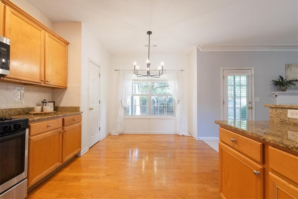 5 bedroom, 3 bathroom, 2,735 sq ft single family residence under contract at 1074 Frog Leap Trail, Kennesaw, GA 30152 — photo 8