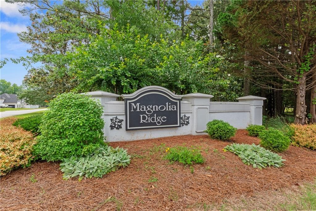 4 bedroom, 3 bathroom, 2,203 sq ft single family residence for sale at 255 Rock Hill Drive, Fayetteville, GA 30215 — photo 6