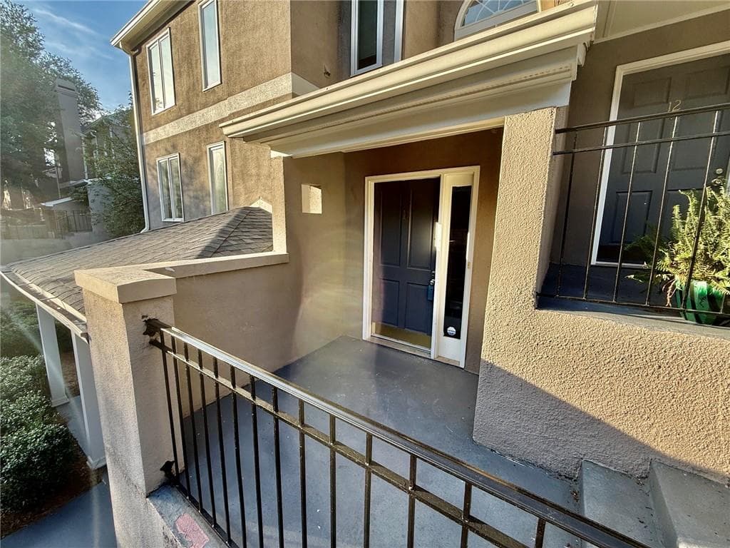 3 bedroom, 2 bathroom, 1,550 sq ft condominium for sale at 11 Saint Claire Lane, Atlanta, GA 30324