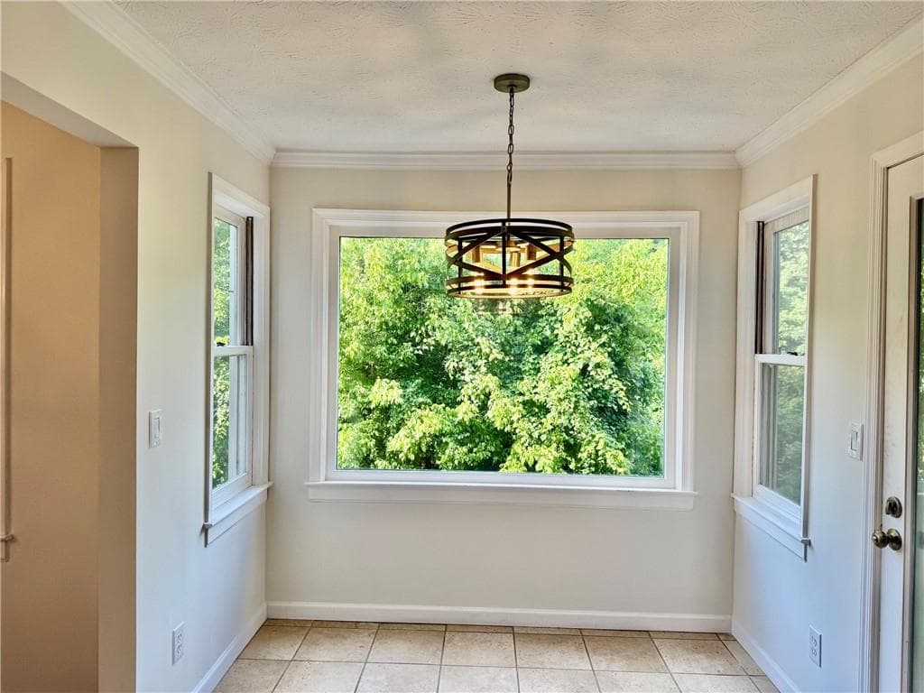 3 bedroom, 2 bathroom, 1,550 sq ft condominium for sale at 11 Saint Claire Lane, Atlanta, GA 30324 — photo 4
