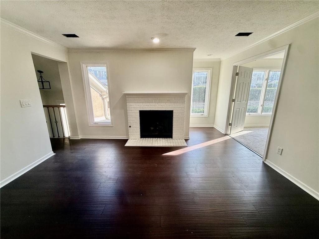 3 bedroom, 2 bathroom, 1,550 sq ft condominium for sale at 11 Saint Claire Lane, Atlanta, GA 30324 — photo 6