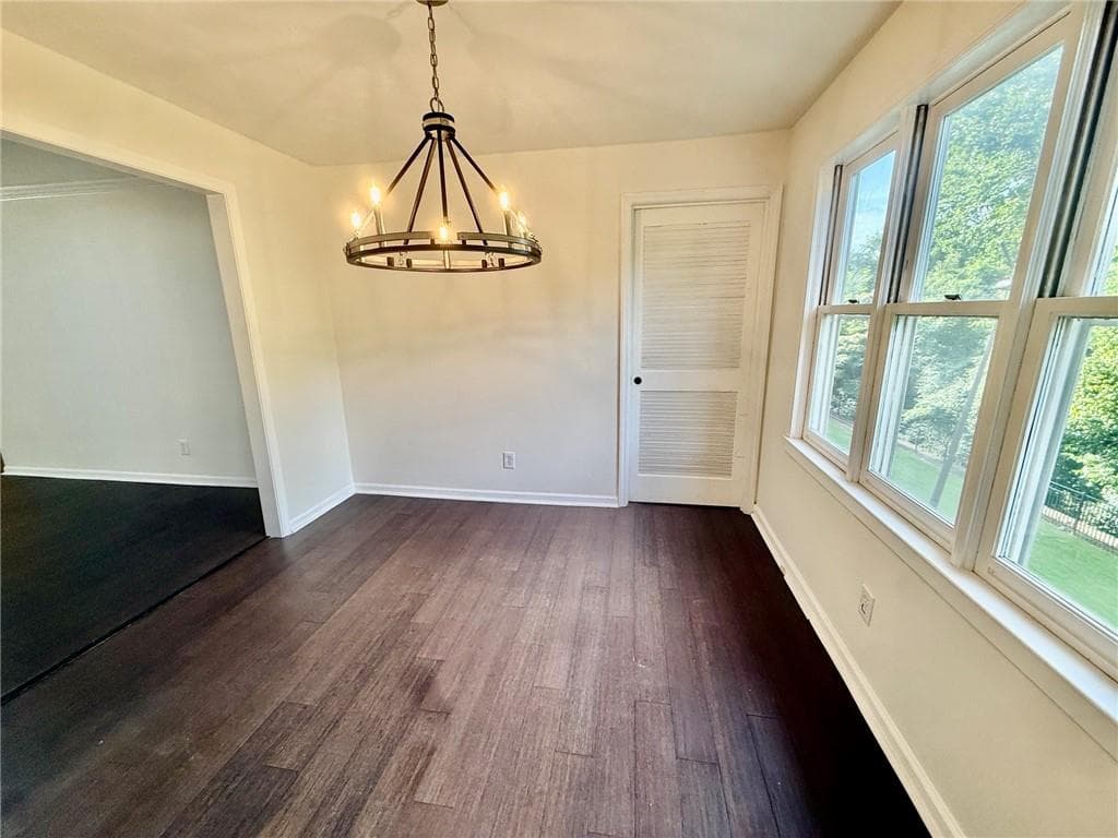 3 bedroom, 2 bathroom, 1,550 sq ft condominium for sale at 11 Saint Claire Lane, Atlanta, GA 30324 — photo 9
