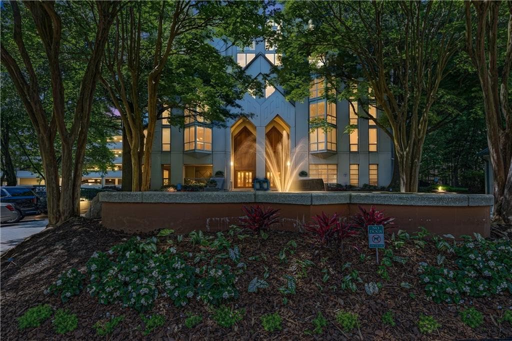 2 bedroom, 2 bathroom, 1,228 sq ft condominium for sale at 2870 Pharr Court South 2506, Atlanta, GA 30305 — photo 3