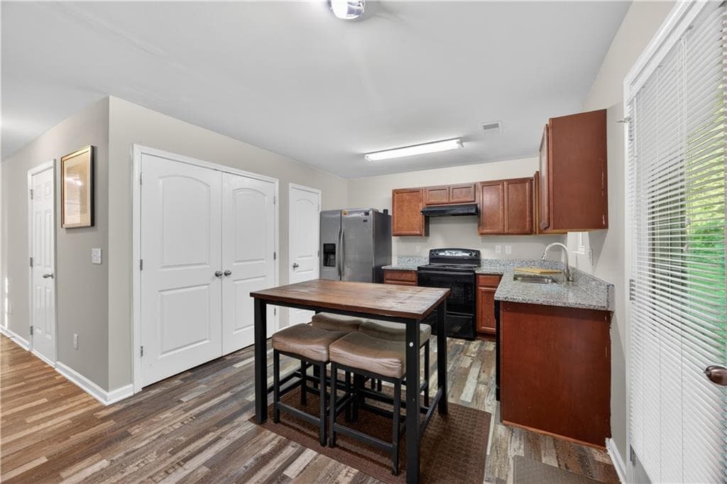 4 bedroom, 3 bathroom, 1,844 sq ft single family residence under contract at 5640 Laurel Ridge Drive, East Point, GA 30344 — photo 6