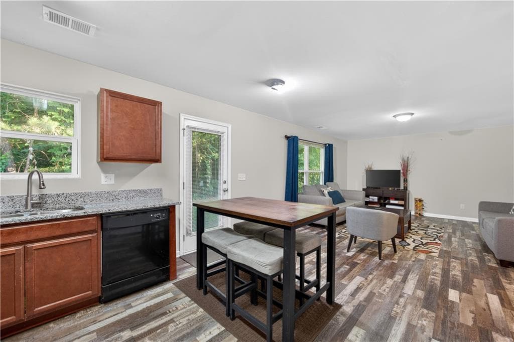 4 bedroom, 3 bathroom, 1,844 sq ft single family residence under contract at 5640 Laurel Ridge Drive, East Point, GA 30344 — photo 9